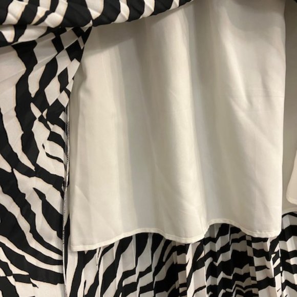 NWT! EXPRESS - Size Small - Black & White Tiger Print Accordion Pleated Skirt - Picture 6 of 9